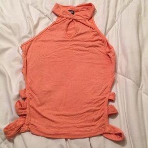 Cute cut out top orange size Small
